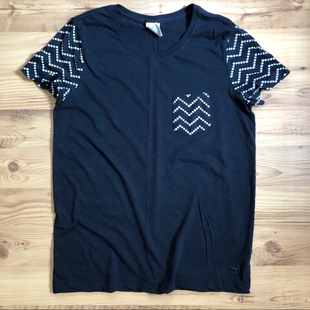 VS Pink black tee